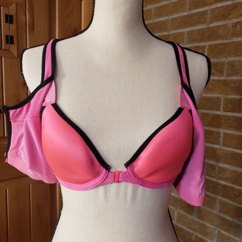 Victoria's Secret VSX Sports Bra - Picture 2 of 4
